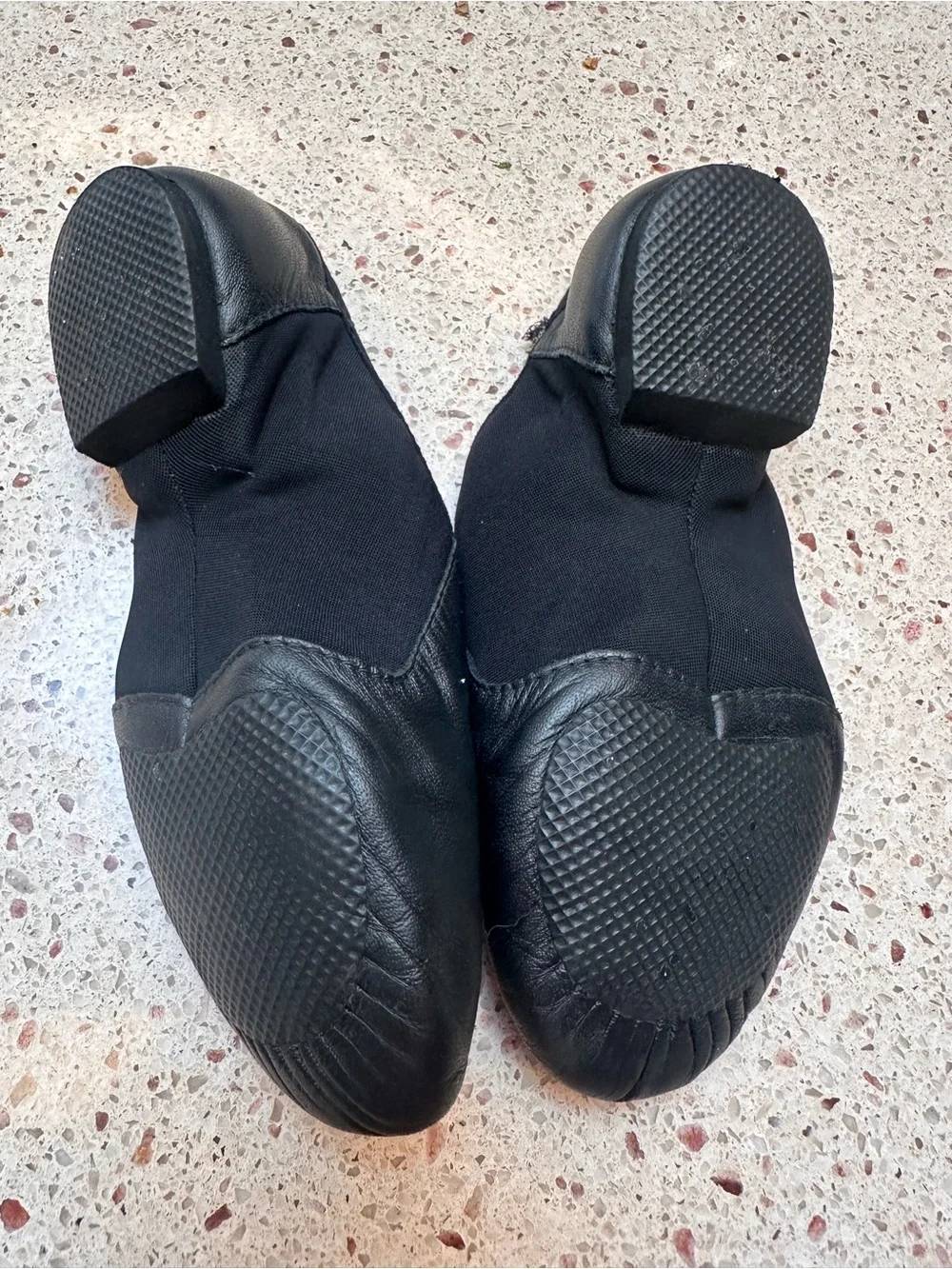 Girls Bloch Black Leather Slip-On Jazz shoes sz 1 true to size EUC